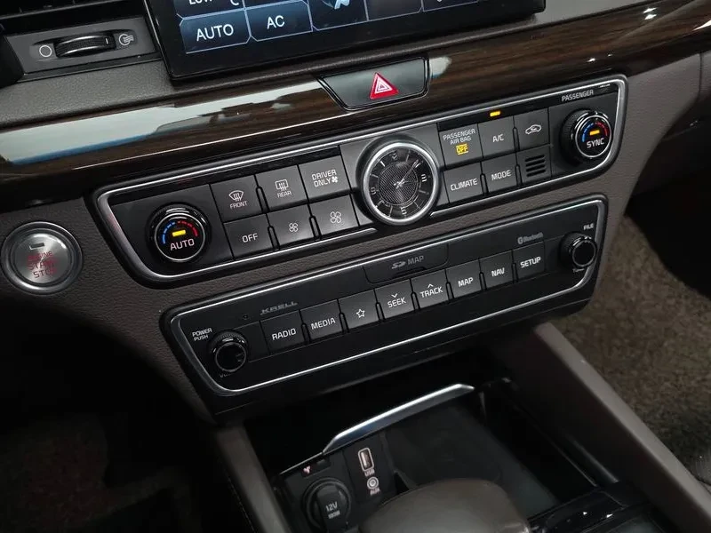 Kia K7 2.4 HYBRID, снимка 17 - Автомобили и джипове - 56408769