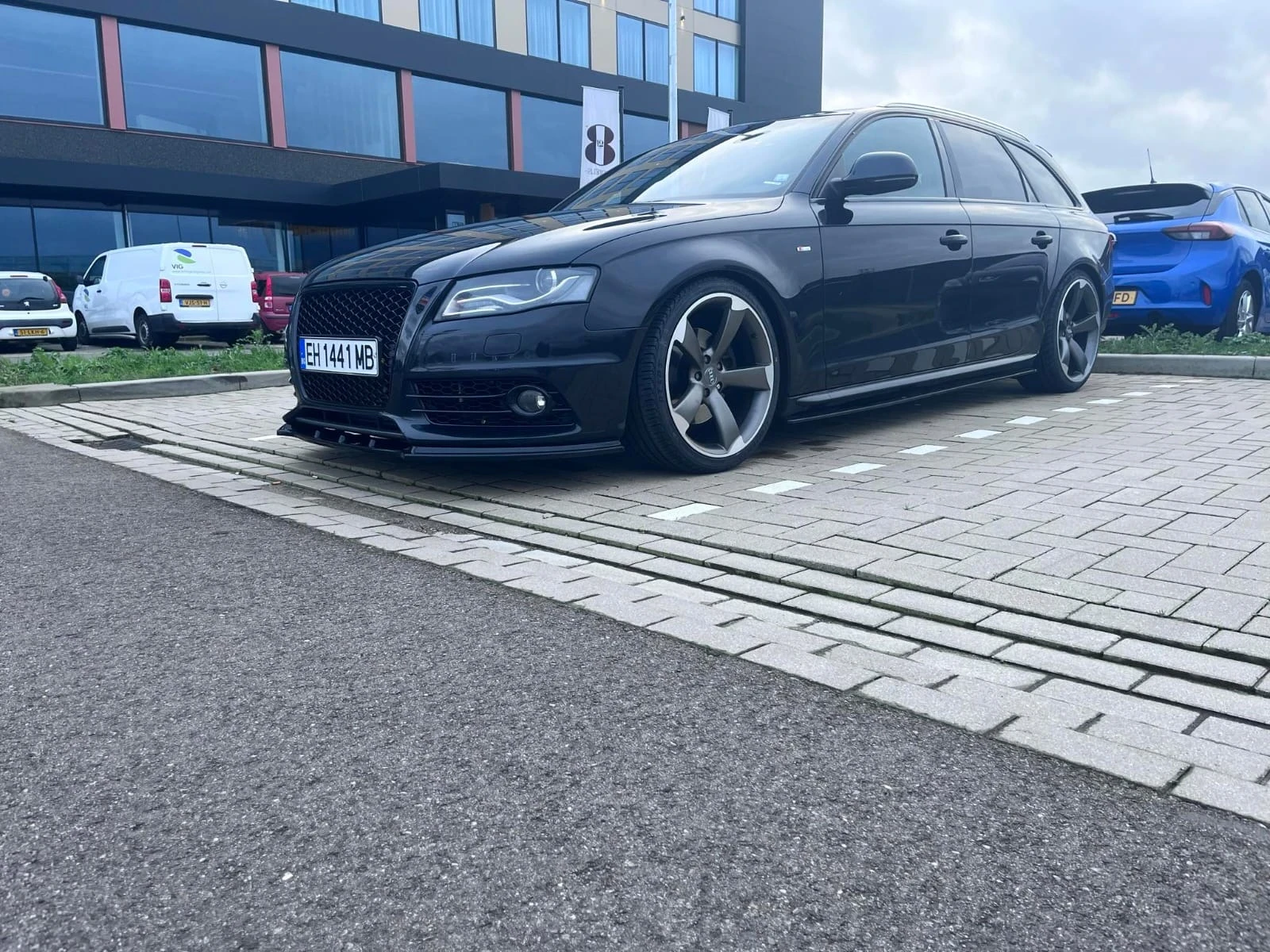 Audi A4 2.0TDI  - изображение 5