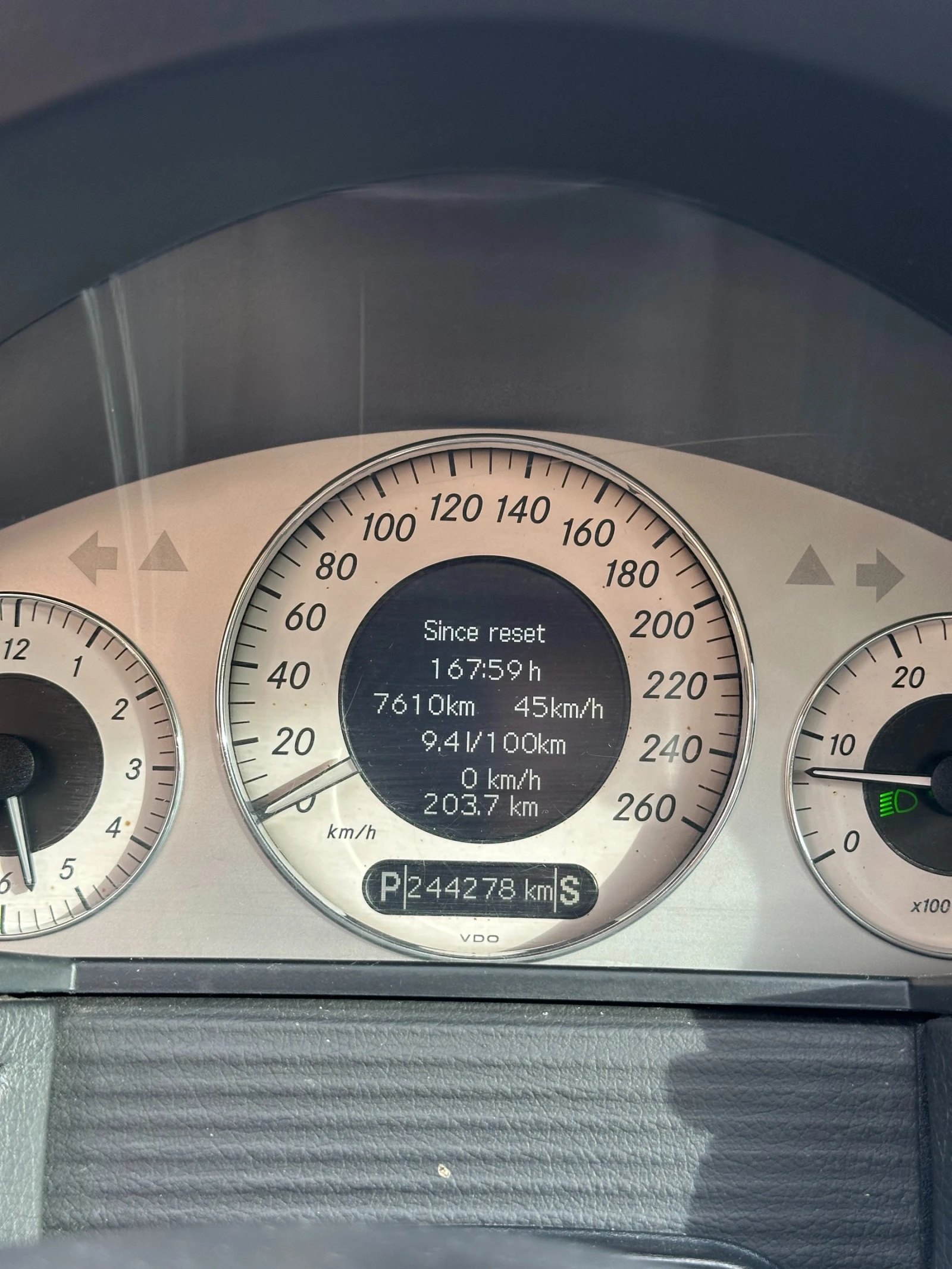 Mercedes-Benz E 320 V6 ВЕРИГИ/ NAVI/ PANO - изображение 9