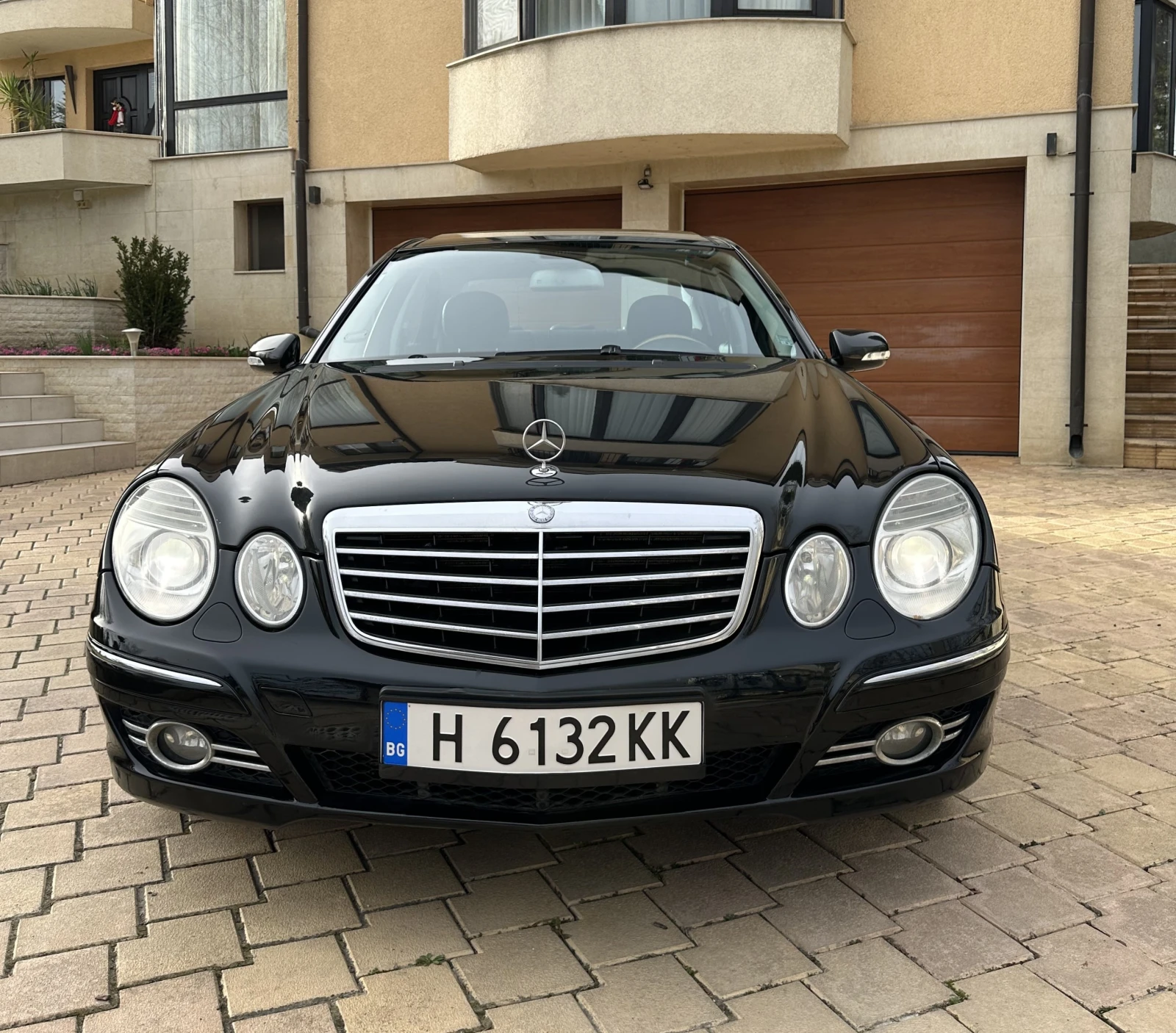 Mercedes-Benz E 320 V6 ВЕРИГИ/ NAVI/ PANO - изображение 2