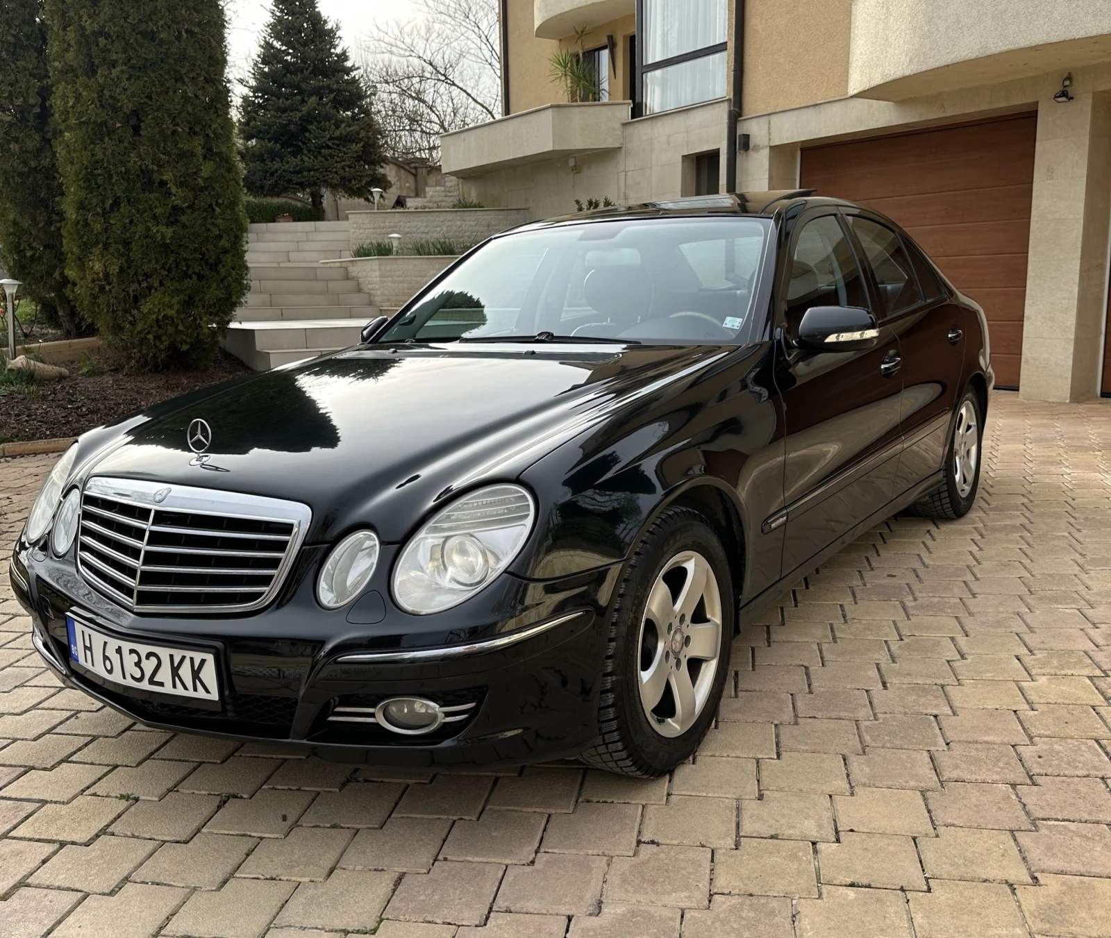 Mercedes-Benz E 320 V6 ВЕРИГИ/ NAVI/ PANO - изображение 3