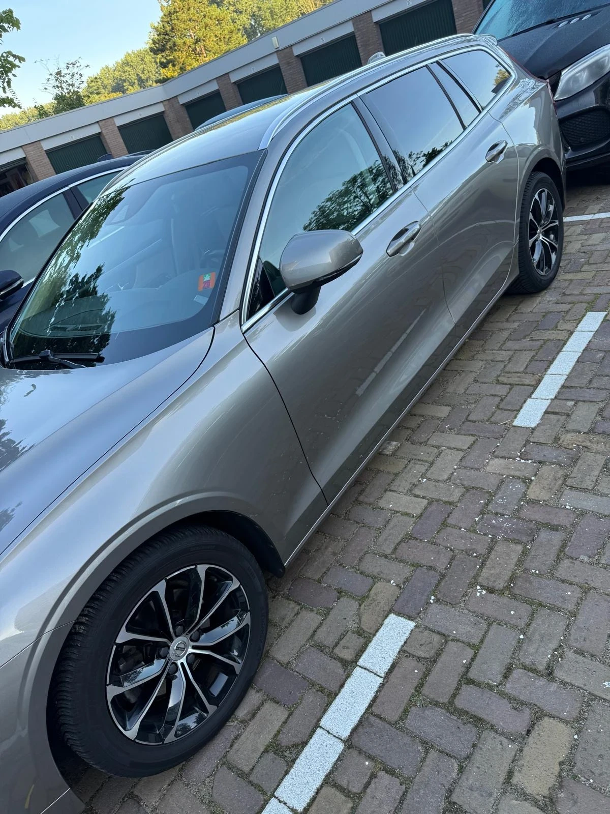 Volvo V60 2.0 D4 Momentum 190кс - изображение 4