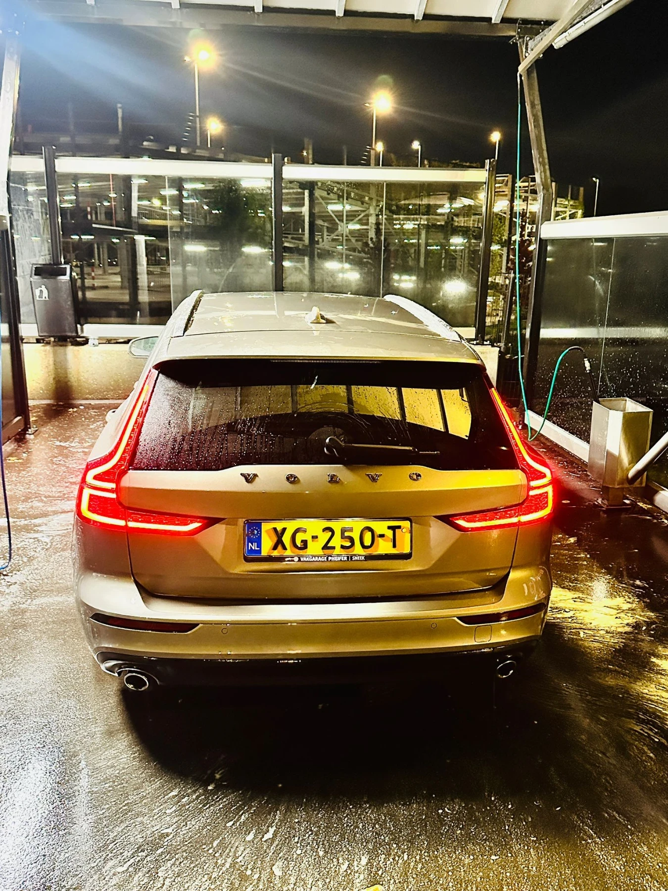 Volvo V60 2.0 D4 Momentum 190кс - изображение 7