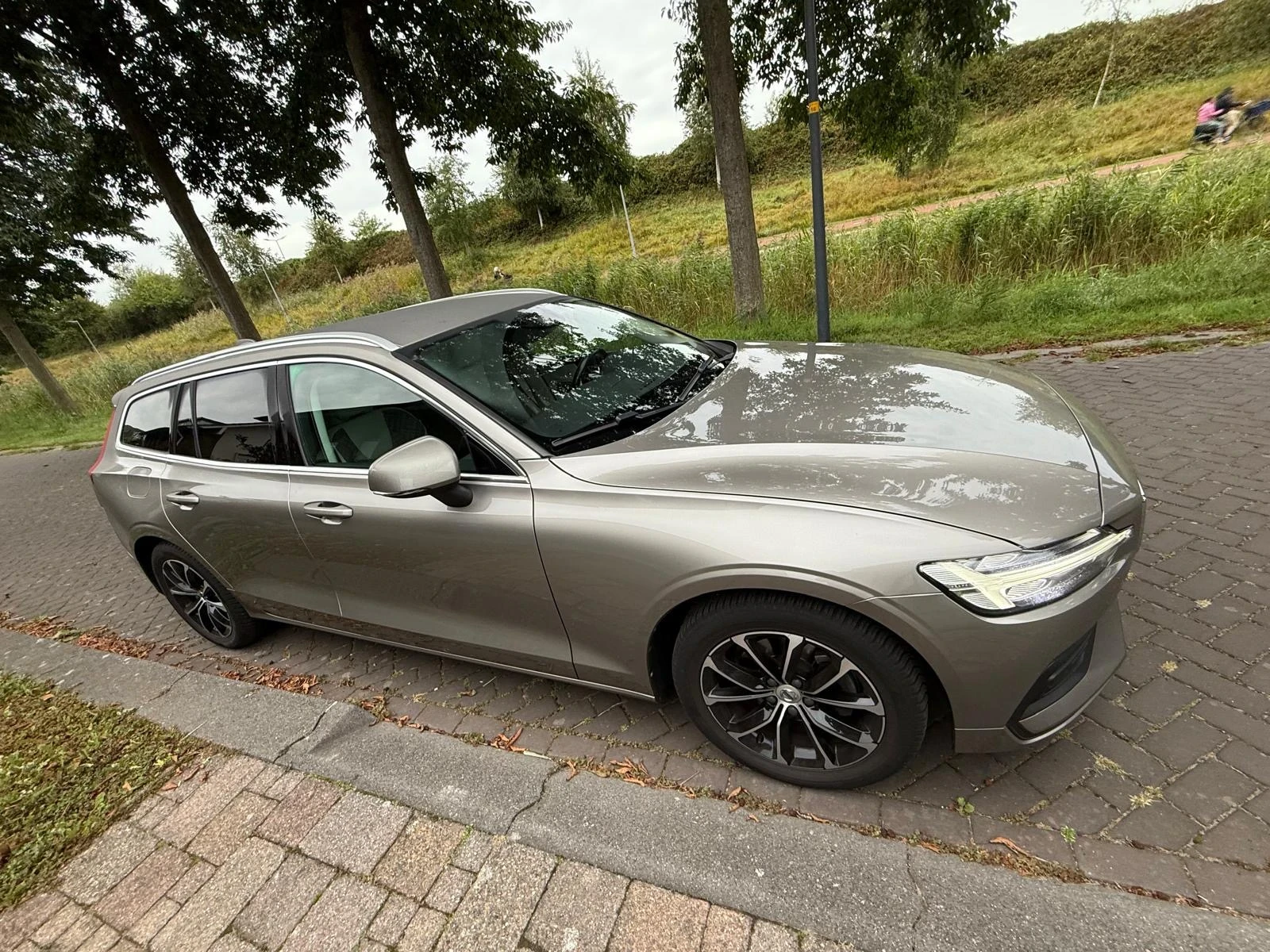 Volvo V60 2.0 D4 Momentum 190кс - изображение 9