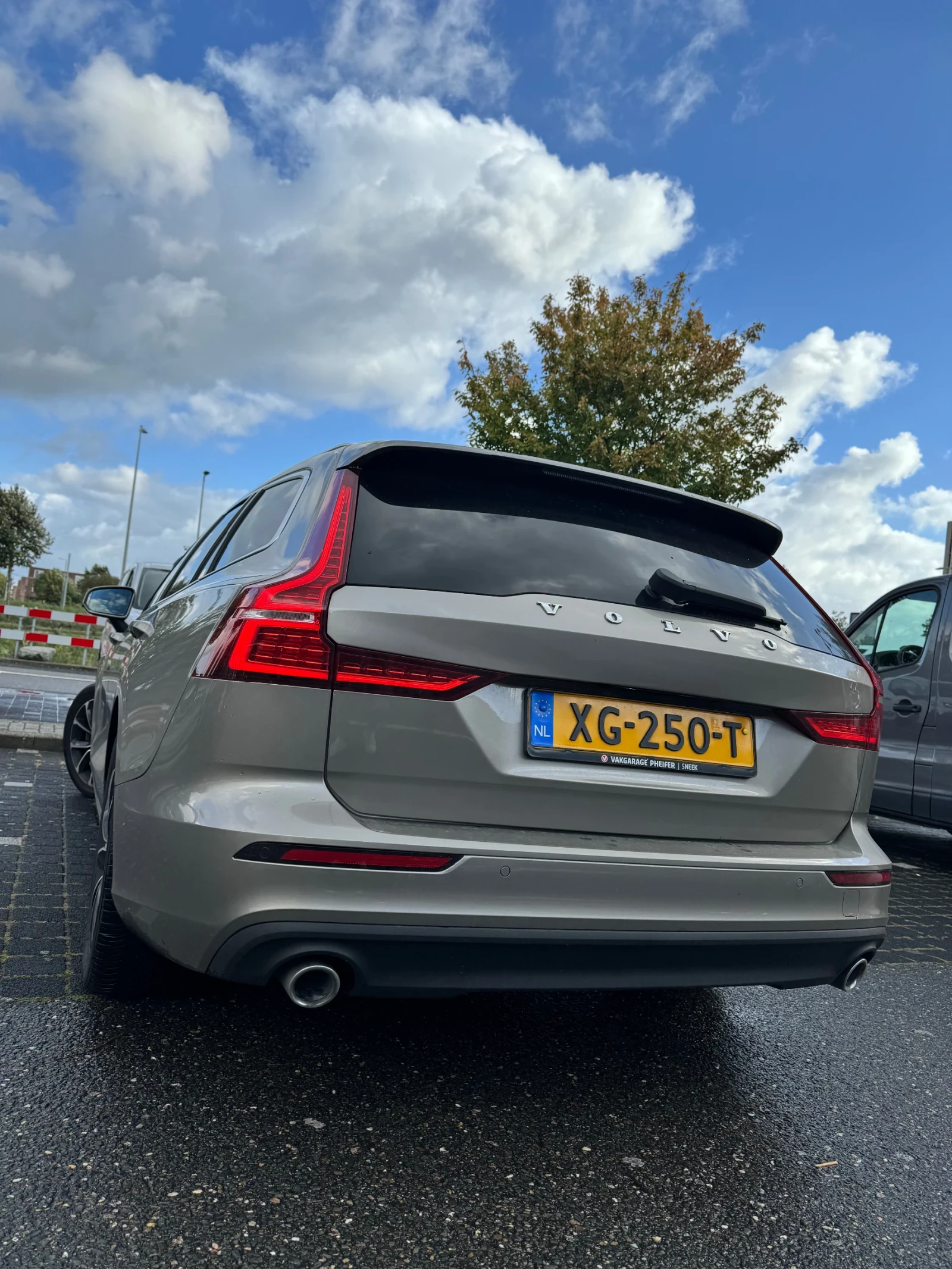 Volvo V60 2.0 D4 Momentum 190кс - изображение 5