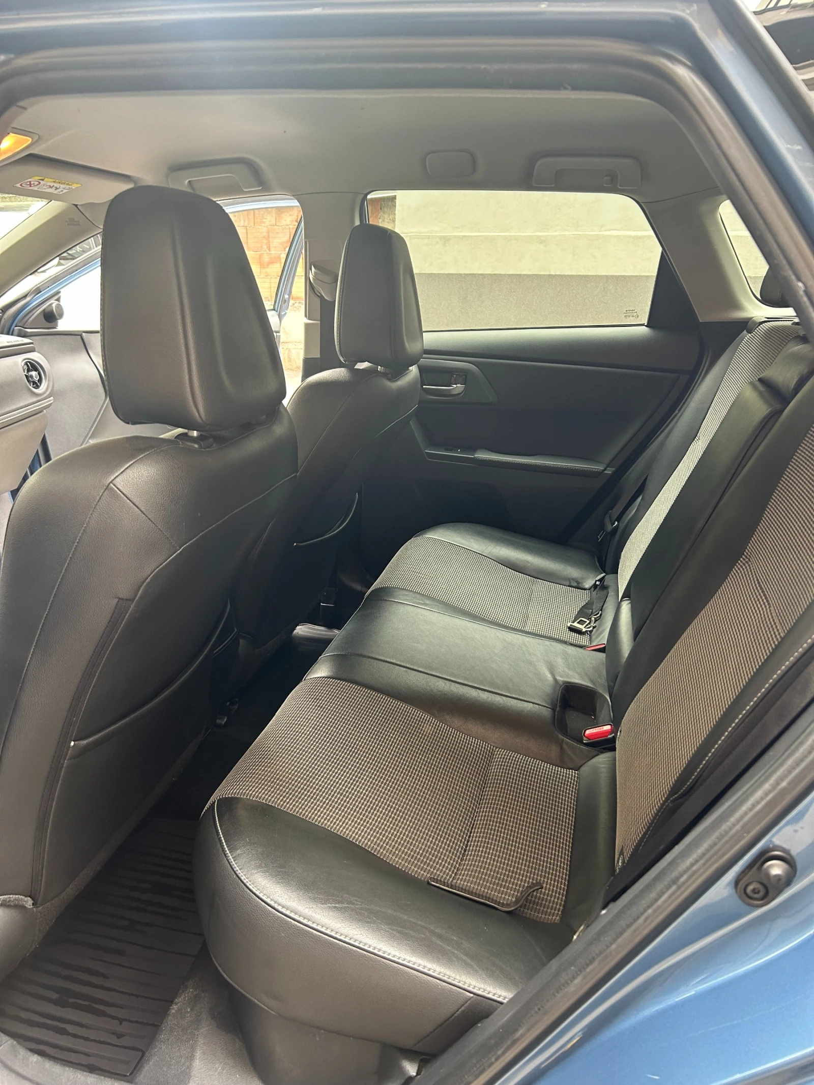 Toyota Auris 1.8 VVT-h (В Гаранция) - изображение 10