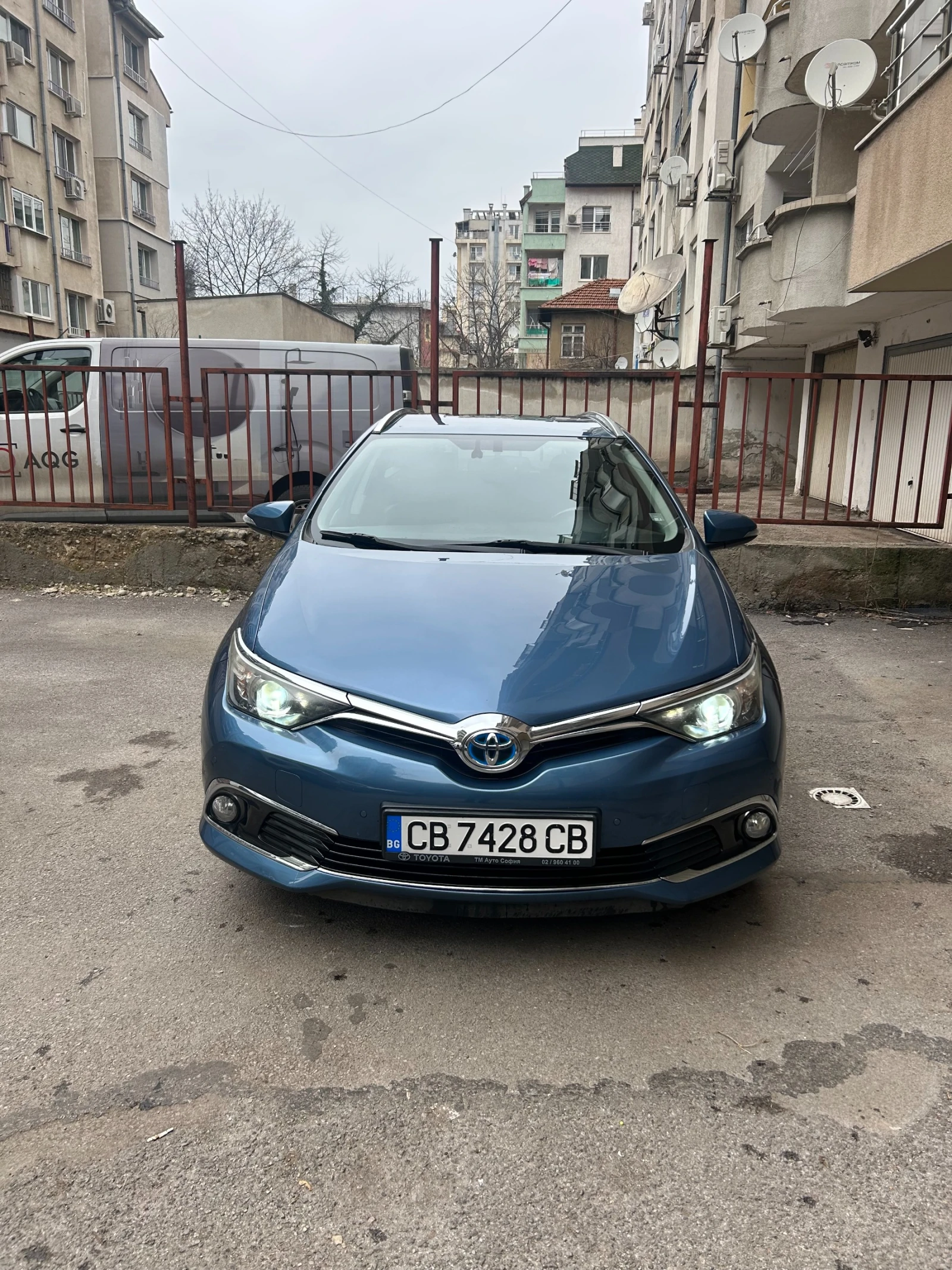 Toyota Auris 1.8 VVT-h (В Гаранция) - изображение 2