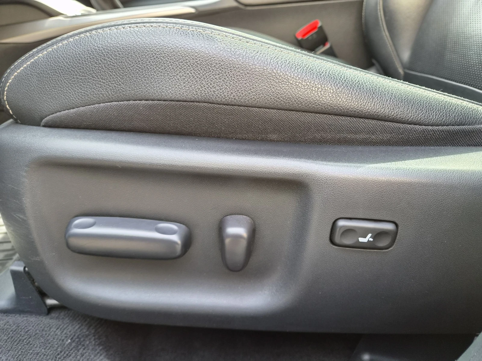 Toyota Avensis Edition S, снимка 6 - Автомобили и джипове - 54179932