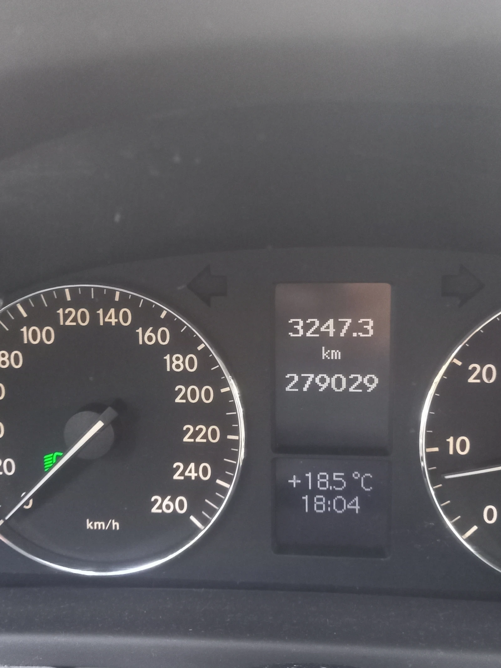 Mercedes-Benz C 200, снимка 8 - Автомобили и джипове - 54752317