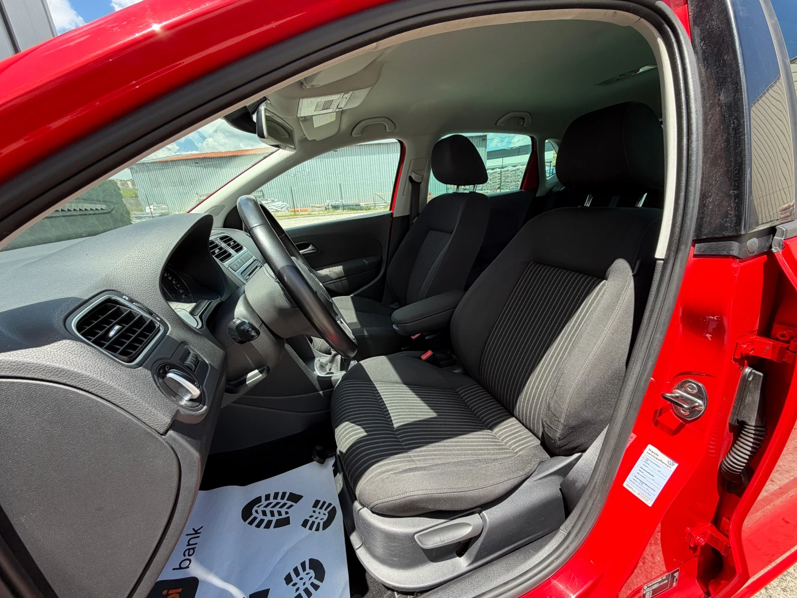 VW Polo 1.6tdi 90k.c* Highline* Подгрев* ЛИЗИНГ* , снимка 9 - Автомобили и джипове - 54893488