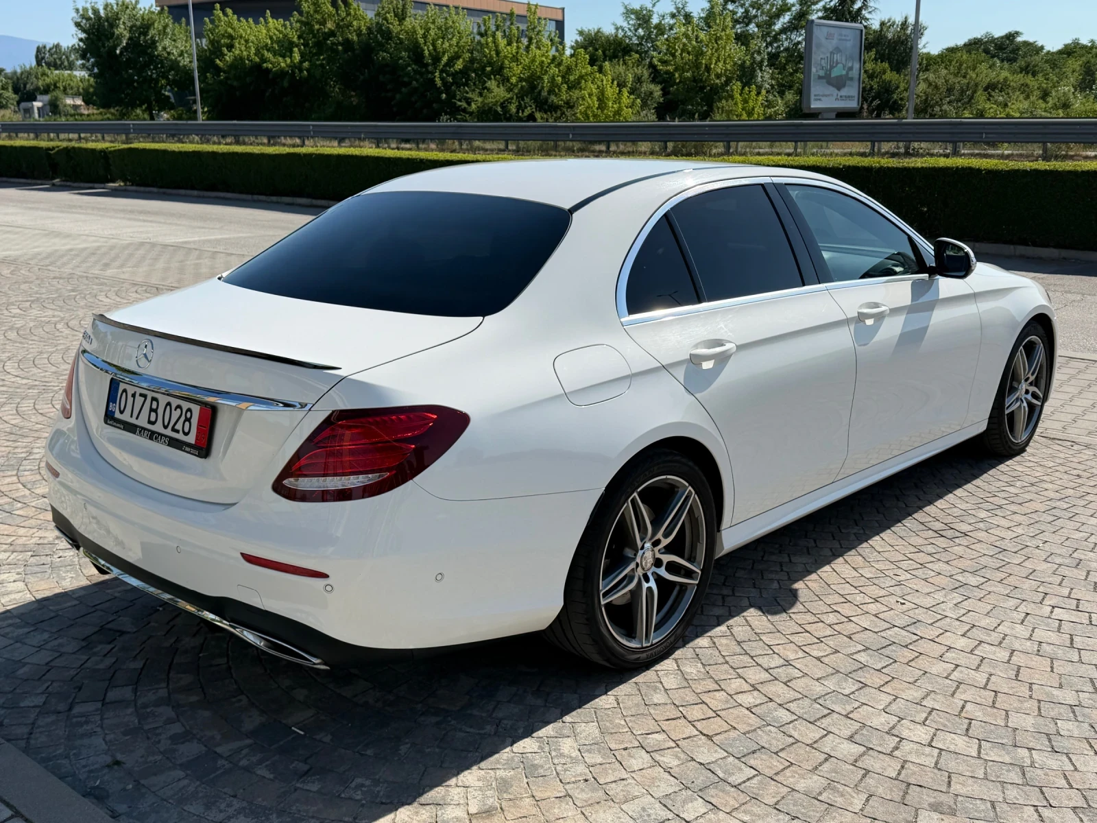 Mercedes-Benz E 350 AMG Line, снимка 5 - Автомобили и джипове - 55082233