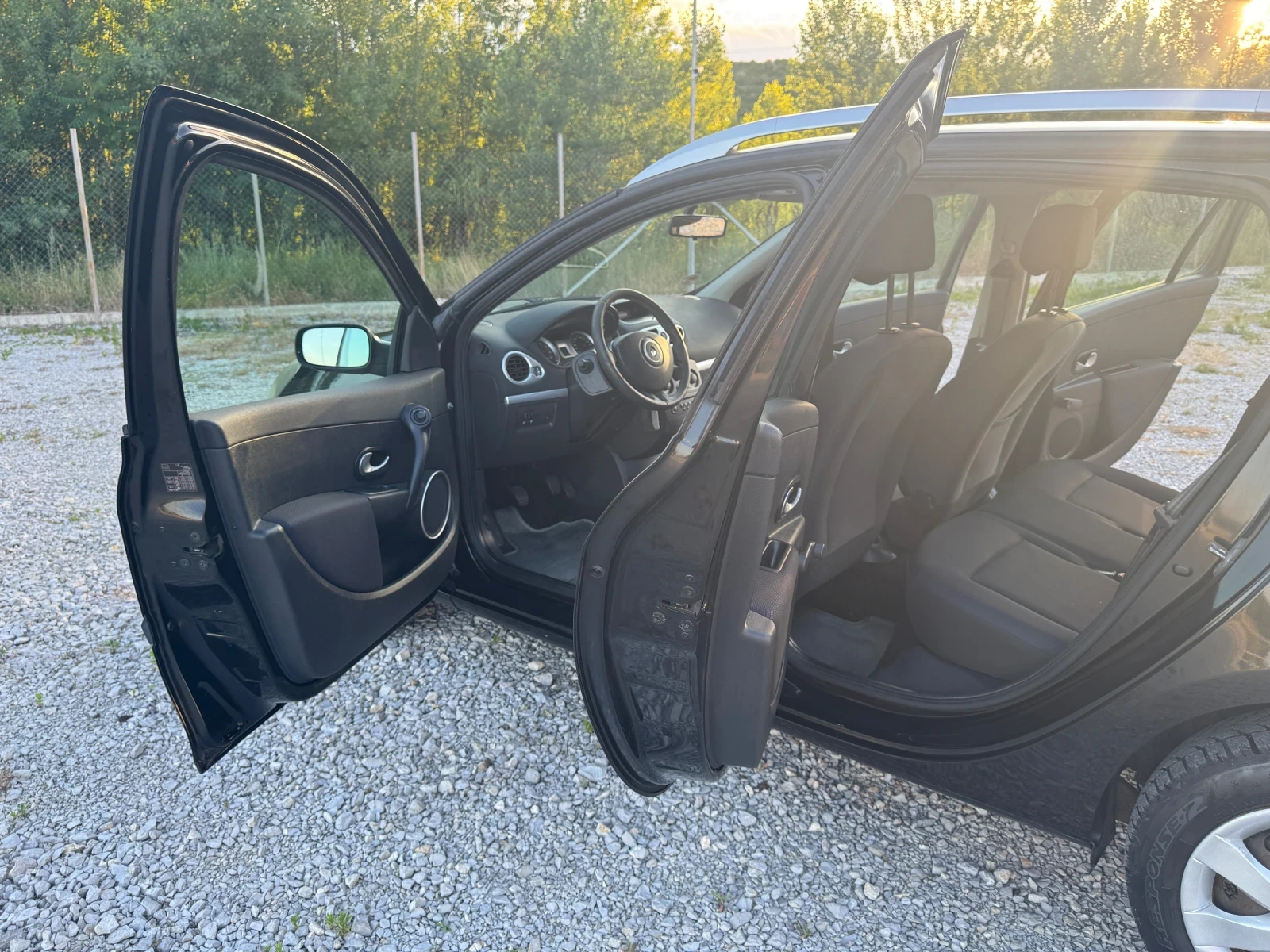 Renault Clio 1.2 i, снимка 9 - Автомобили и джипове - 55181570