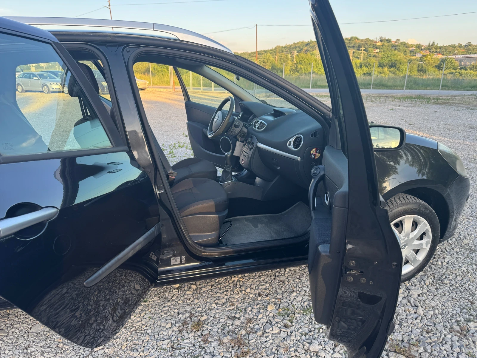 Renault Clio 1.2 i, снимка 8 - Автомобили и джипове - 55181570