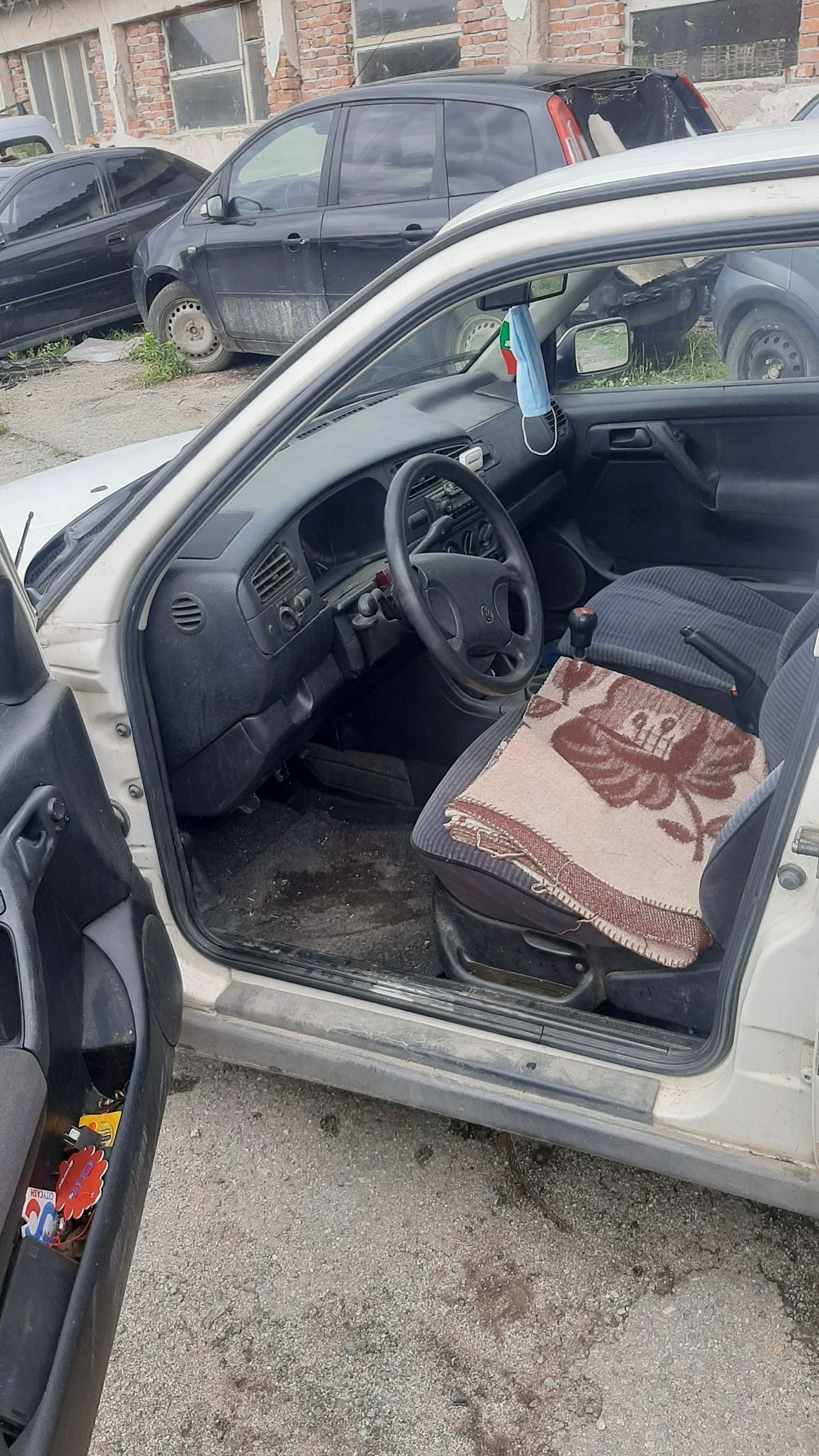 VW Golf 1.9, снимка 5 - Автомобили и джипове - 55272217