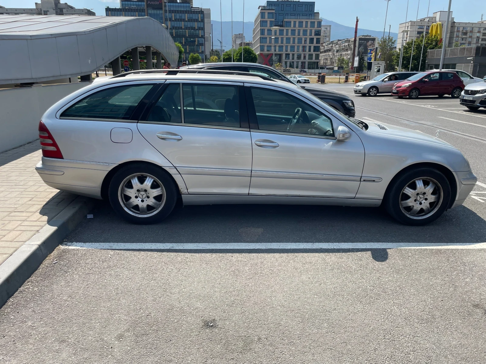 Mercedes-Benz C 220, снимка 2 - Автомобили и джипове - 55826369