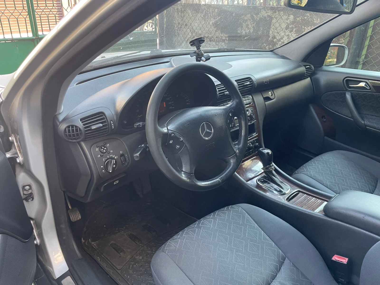 Mercedes-Benz C 220, снимка 5 - Автомобили и джипове - 55826369