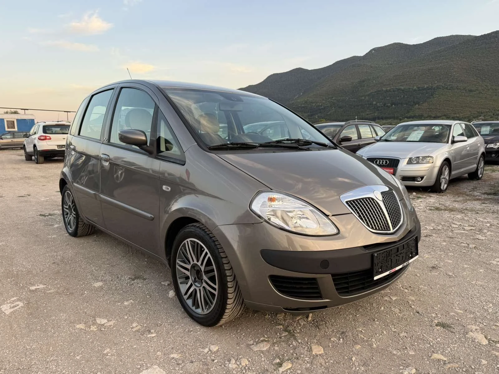 Lancia Musa 1.4 I 90 k.с. ЧИСТО НОВ, снимка 3 - Автомобили и джипове - 55838417