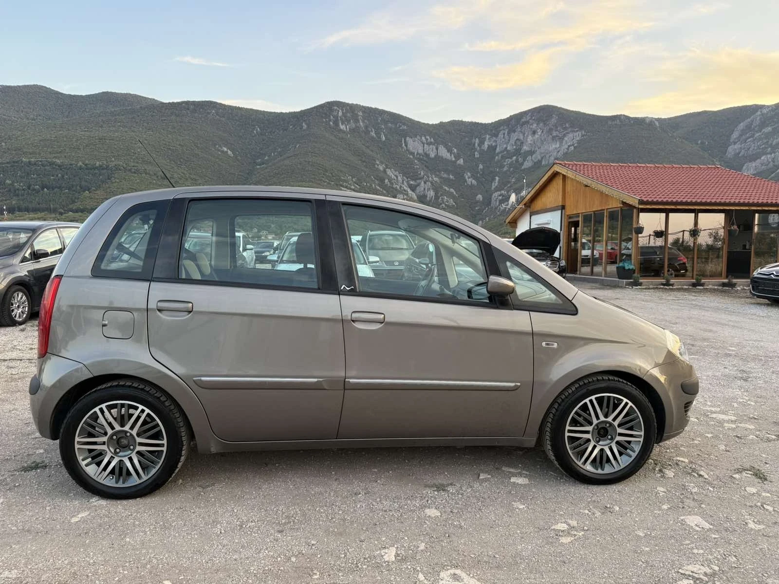 Lancia Musa 1.4 I 90 k.с. ЧИСТО НОВ, снимка 5 - Автомобили и джипове - 55838417