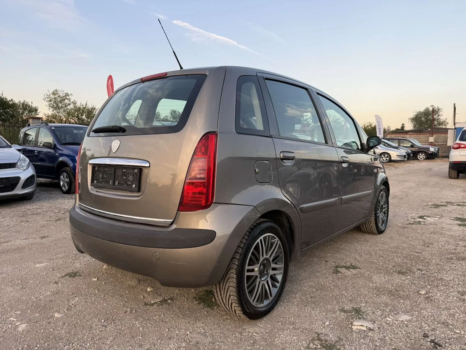 Lancia Musa 1.4 I 90 k.с. ЧИСТО НОВ, снимка 4 - Автомобили и джипове - 55838417