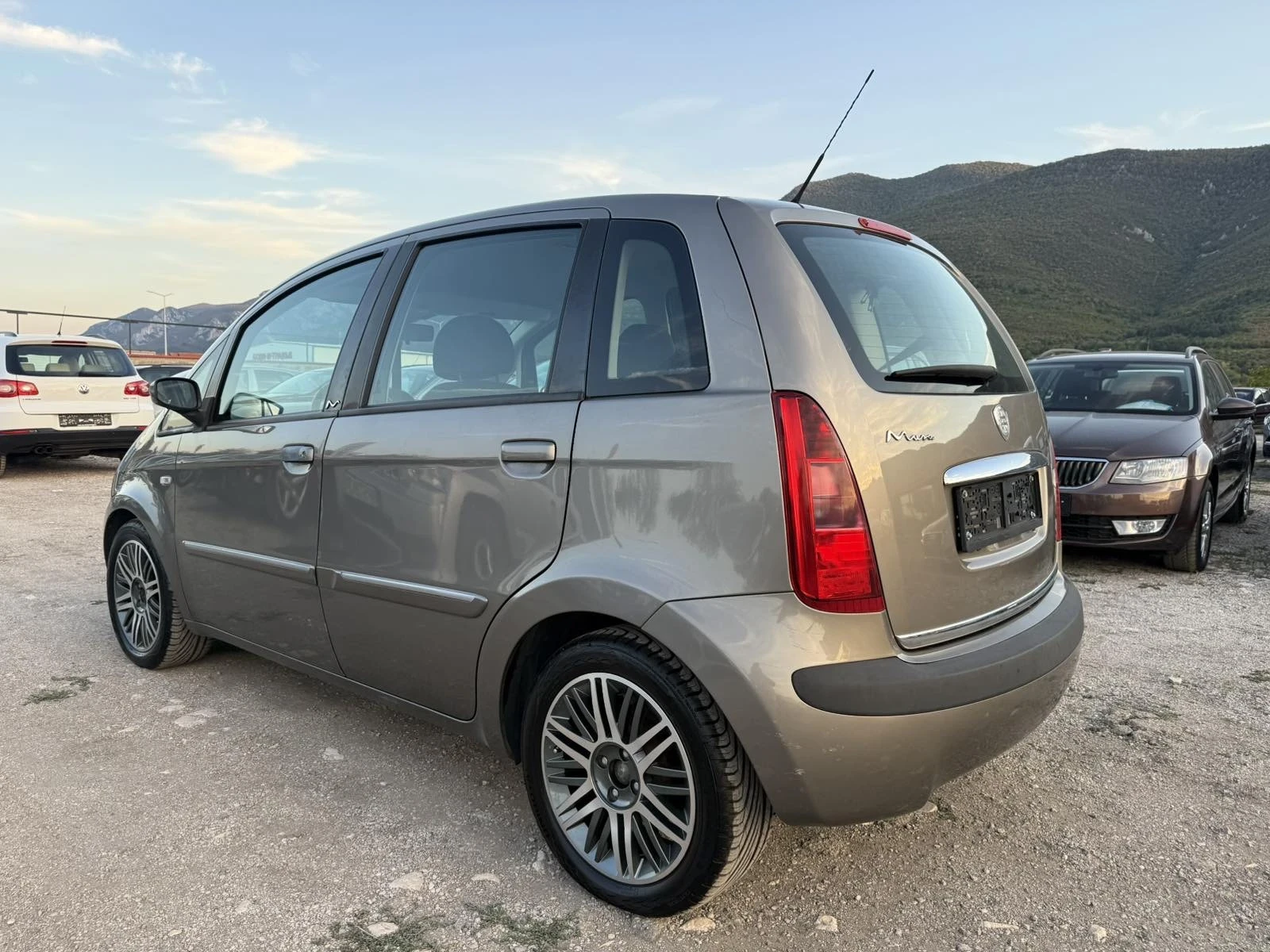 Lancia Musa 1.4 I 90 k.с. ЧИСТО НОВ, снимка 8 - Автомобили и джипове - 55838417