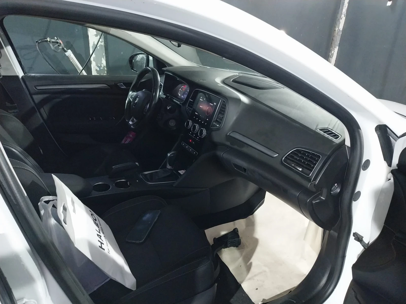 Renault Megane, снимка 9 - Автомобили и джипове - 56347465