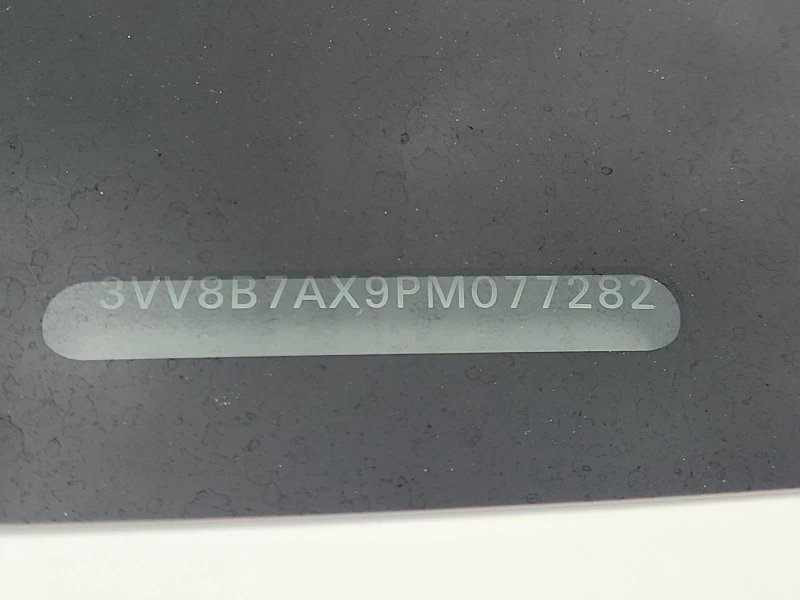 VW Tiguan R-line* Black Edition* Пано* Подгрев* Камера, снимка 15 - Автомобили и джипове - 52317720