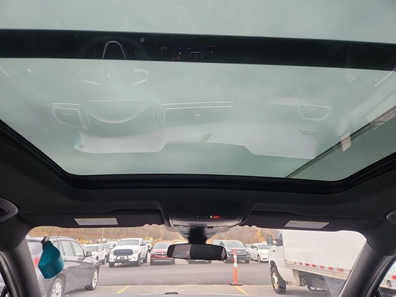 VW Tiguan R-line* Black Edition* Пано* Подгрев* Камера, снимка 11 - Автомобили и джипове - 52317720