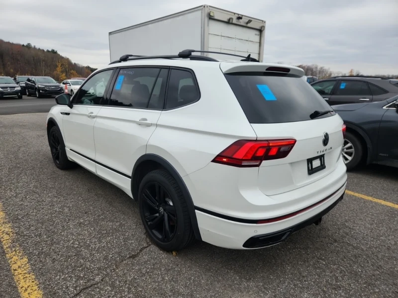 VW Tiguan R-line* Black Edition* Пано* Подгрев* Камера, снимка 4 - Автомобили и джипове - 52317720