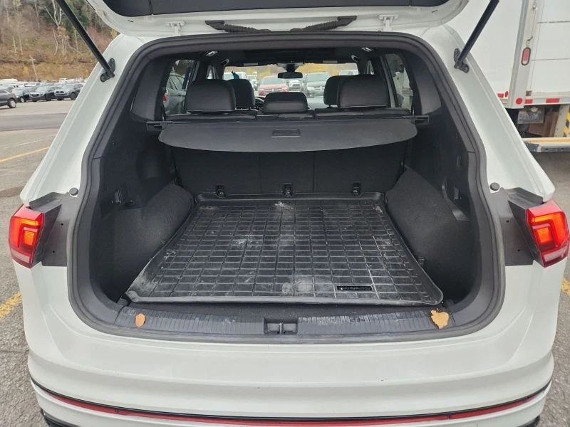 VW Tiguan R-line* Black Edition* Пано* Подгрев* Камера, снимка 5 - Автомобили и джипове - 52317720