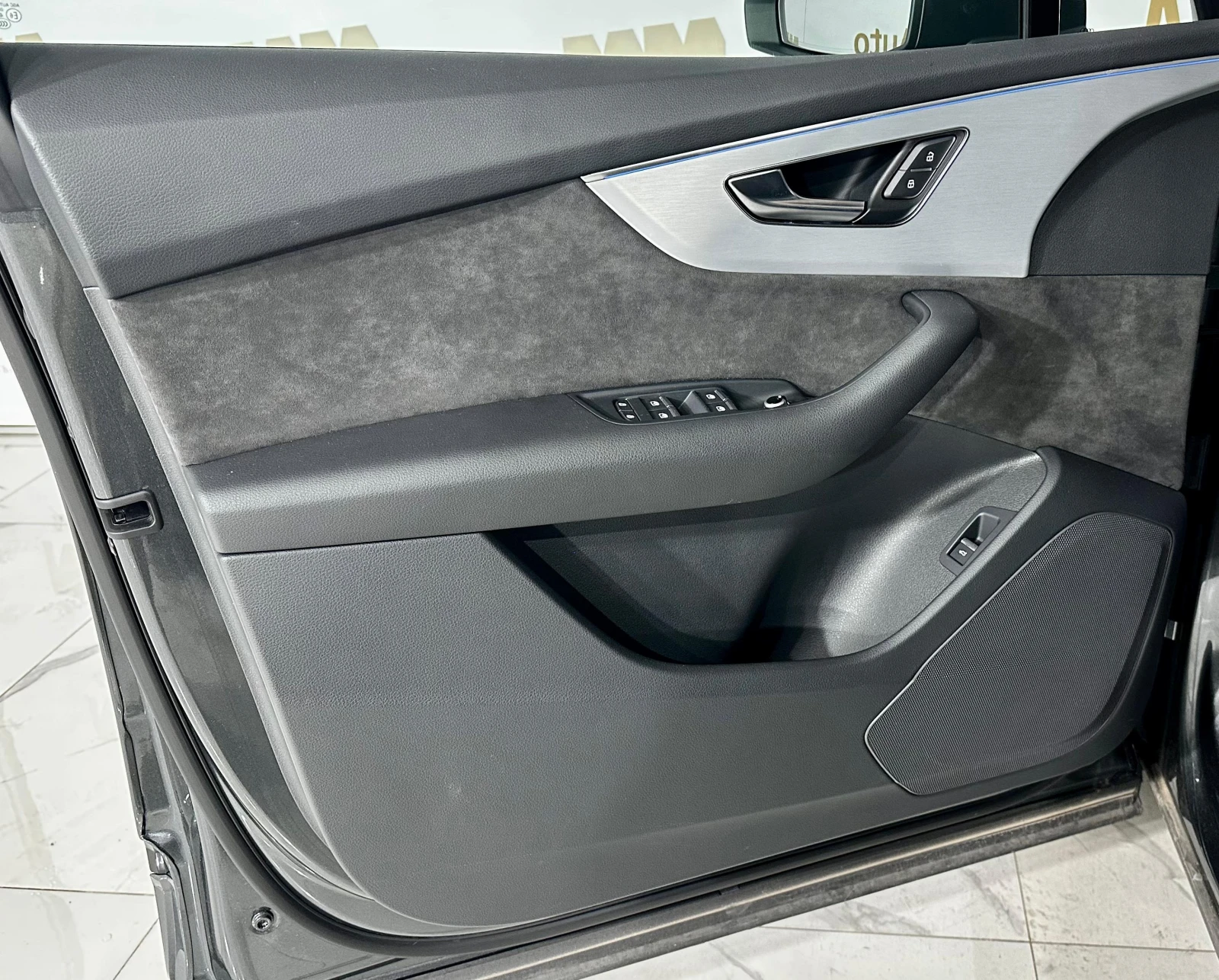 Audi SQ7 TFSi* Quattro* Pano* Matrix* 7Места - изображение 10