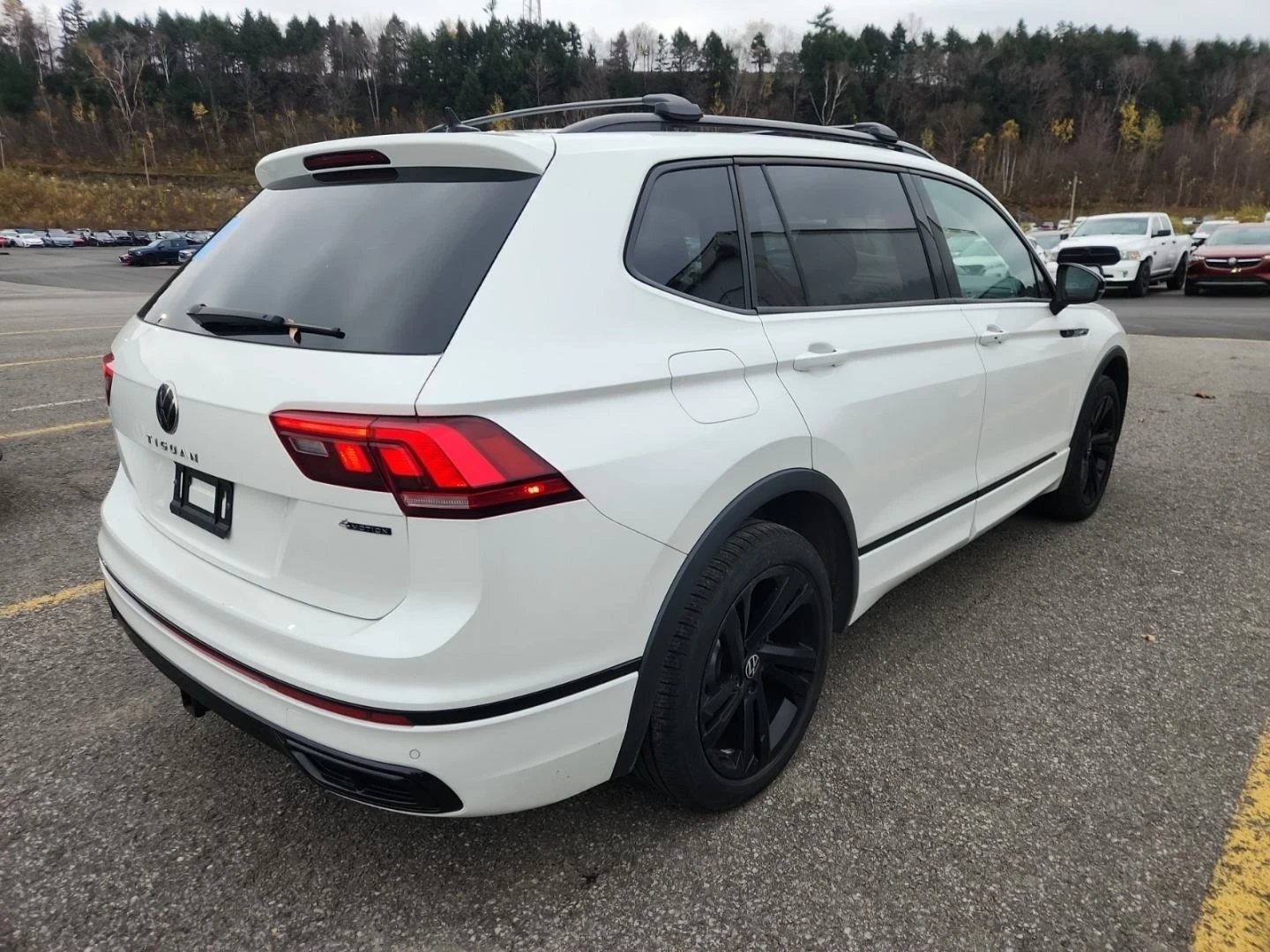 VW Tiguan R-line* Black Edition* Пано* Подгрев* Камера - изображение 3