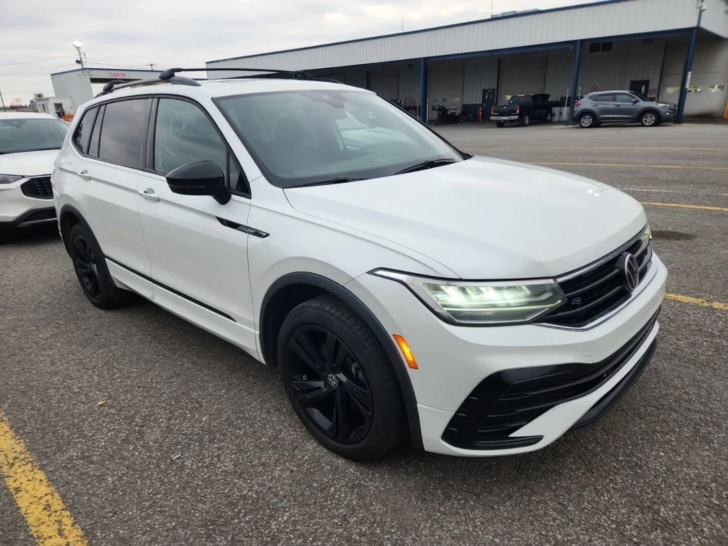 VW Tiguan R-line* Black Edition* Пано* Подгрев* Камера - изображение 2