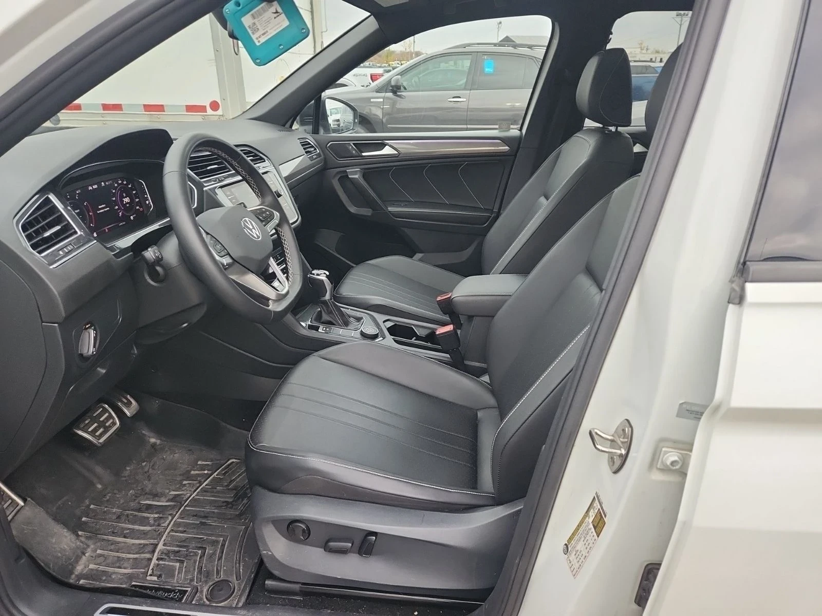 VW Tiguan R-line* Black Edition* Пано* Подгрев* Камера - изображение 6