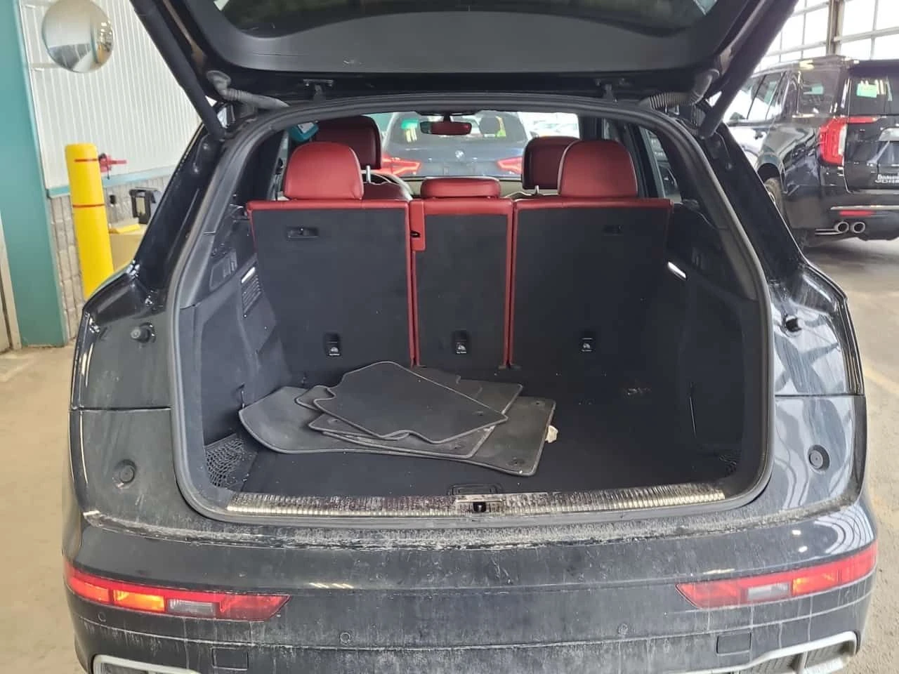 Audi SQ5 Progressiv/CARFAX/Панорама/Памет/Подгрев/, снимка 14 - Автомобили и джипове - 53774600