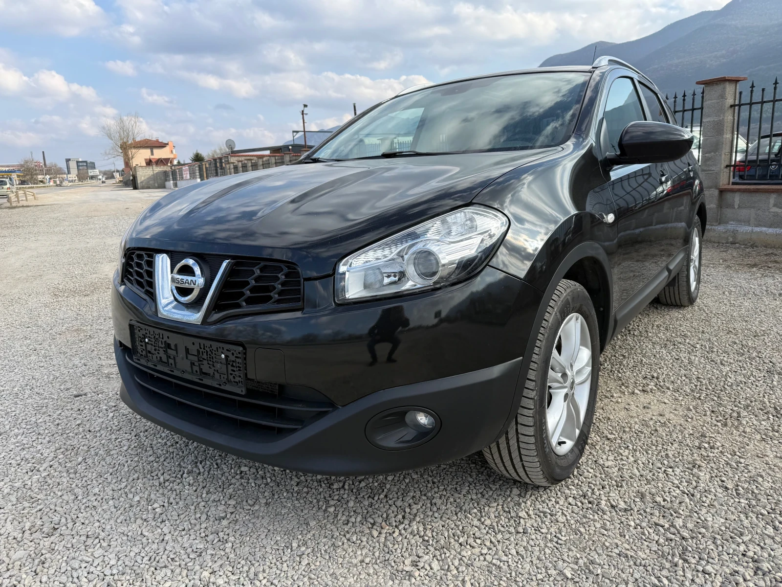 Nissan Qashqai 2.0 I 4x4 7-МЕСТА