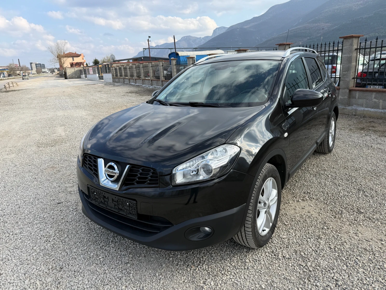 Nissan Qashqai 2.0 I 4x4 7-МЕСТА, снимка 2 - Автомобили и джипове - 53849817