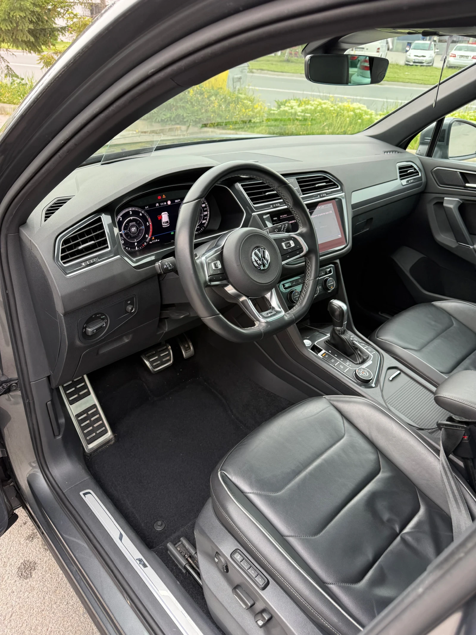 VW Tiguan BiTDI/3xRline, снимка 8 - Автомобили и джипове - 54409013