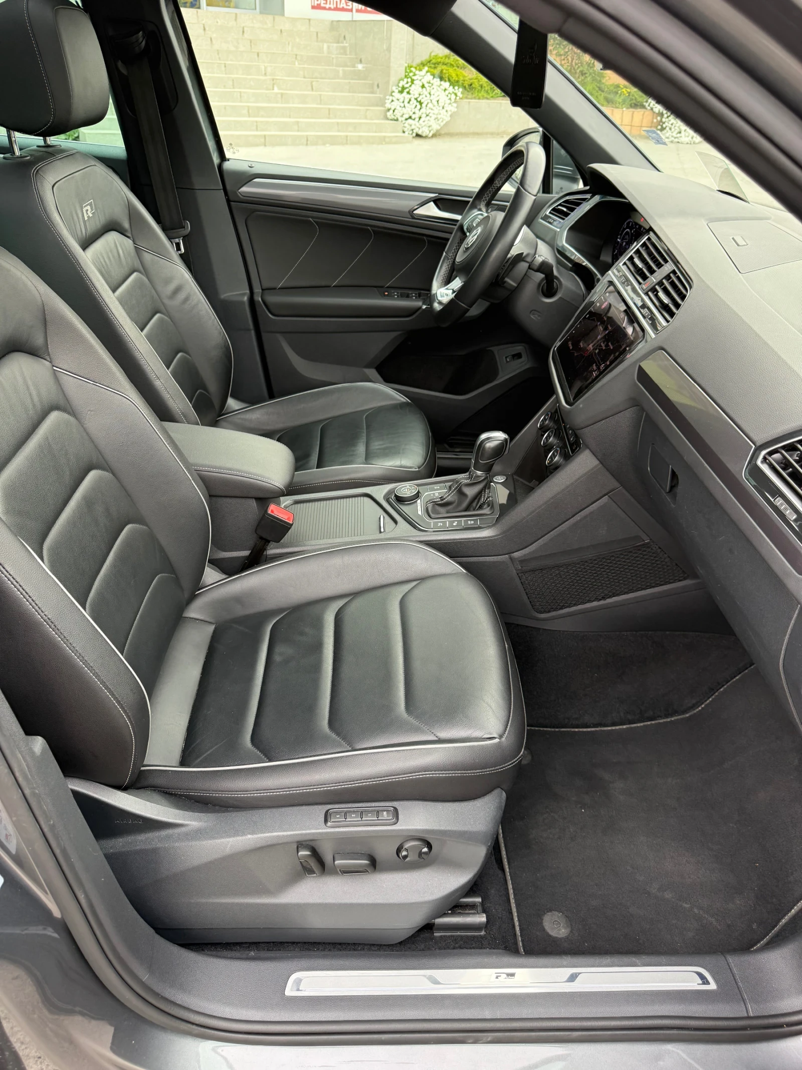 VW Tiguan BiTDI/3xRline, снимка 11 - Автомобили и джипове - 54409013