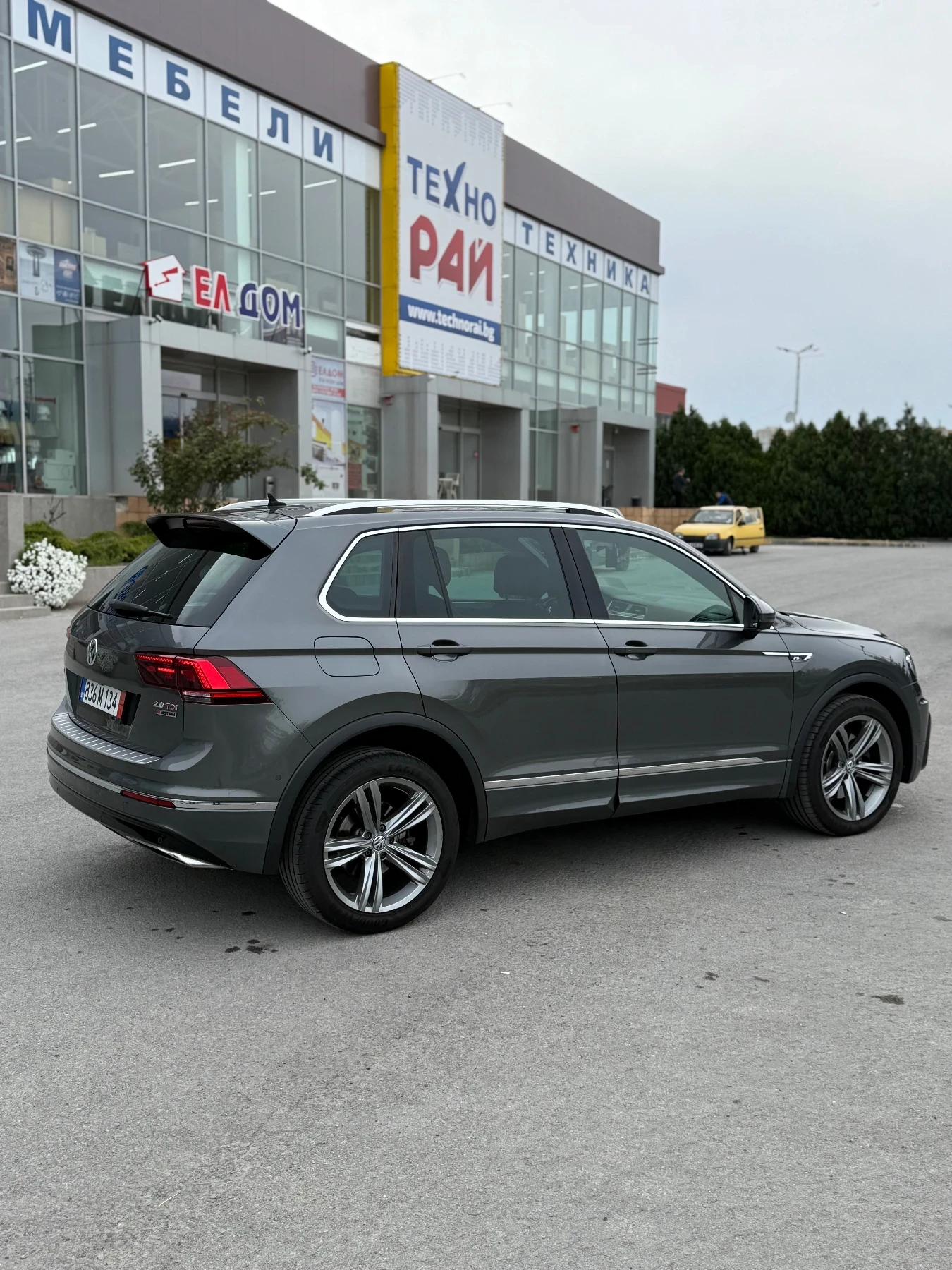 VW Tiguan BiTDI/3xRline, снимка 7 - Автомобили и джипове - 54409013