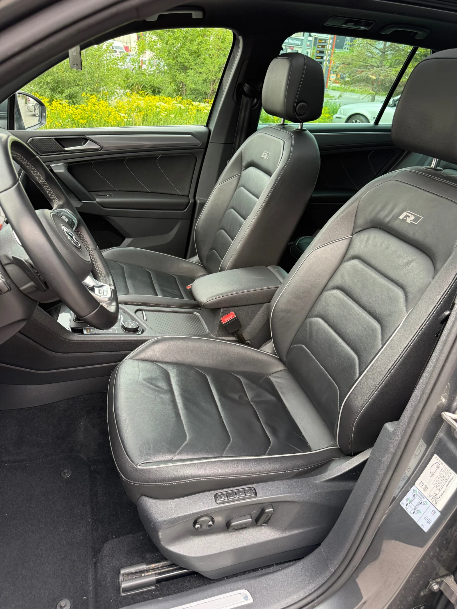 VW Tiguan BiTDI/3xRline, снимка 9 - Автомобили и джипове - 54409013