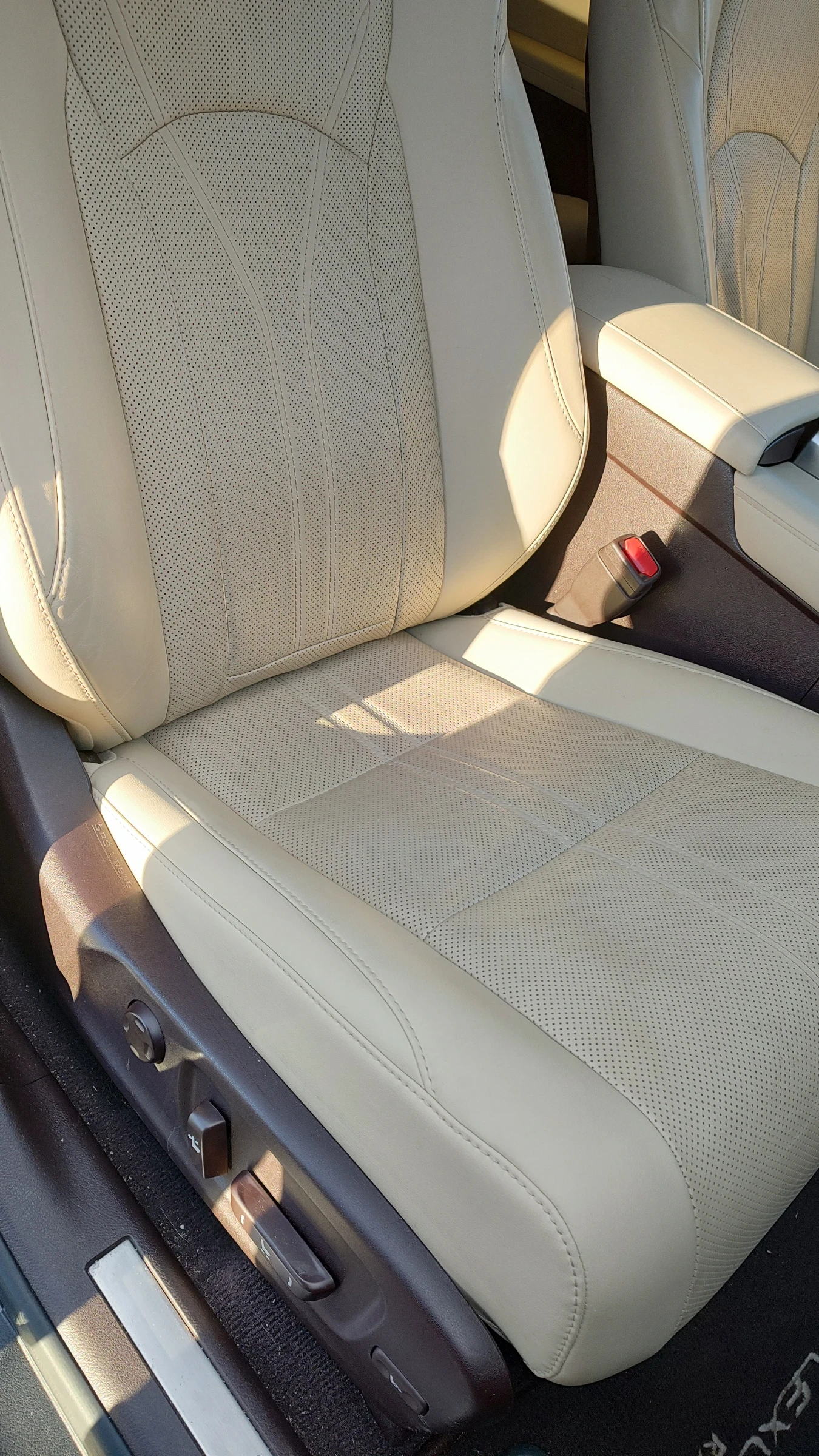 Lexus RX 450h /Luxury/360Camera/HUD/Panorama/Full/Relax+ HHC , снимка 9 - Автомобили и джипове - 55016176