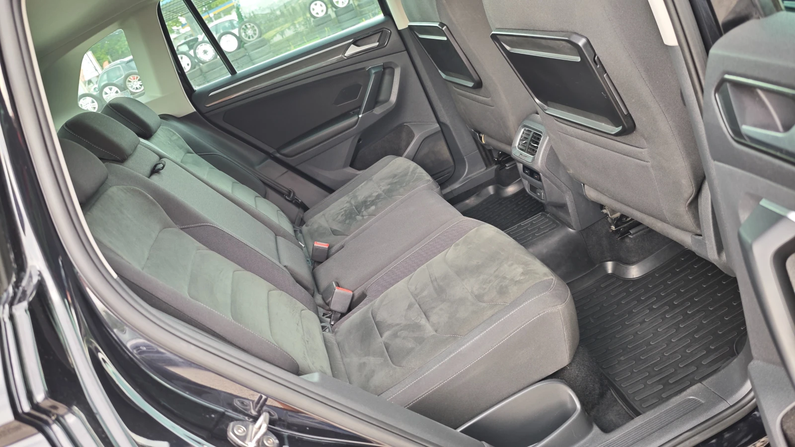 VW Tiguan ВСИЧКО ПЛАТЕНО/НАПЪЛНО ОБСЛУЖЕН/ДИГИТАЛЕН/EXECUTIV, снимка 14 - Автомобили и джипове - 55795665