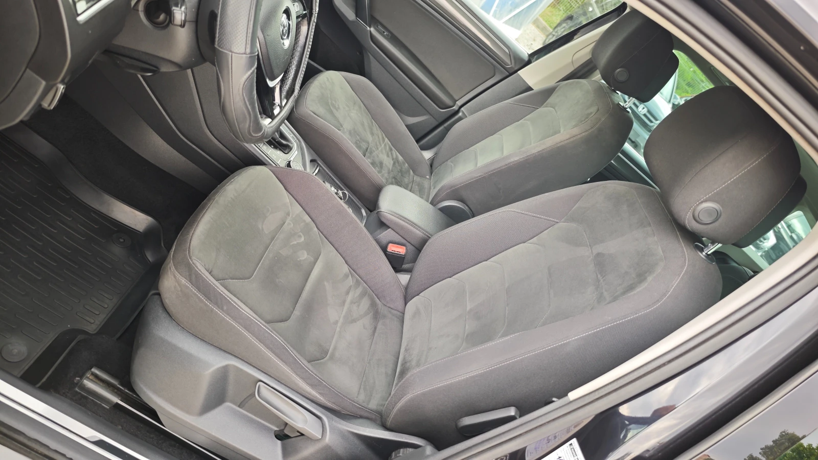 VW Tiguan ВСИЧКО ПЛАТЕНО/НАПЪЛНО ОБСЛУЖЕН/ДИГИТАЛЕН/EXECUTIV, снимка 15 - Автомобили и джипове - 55795665