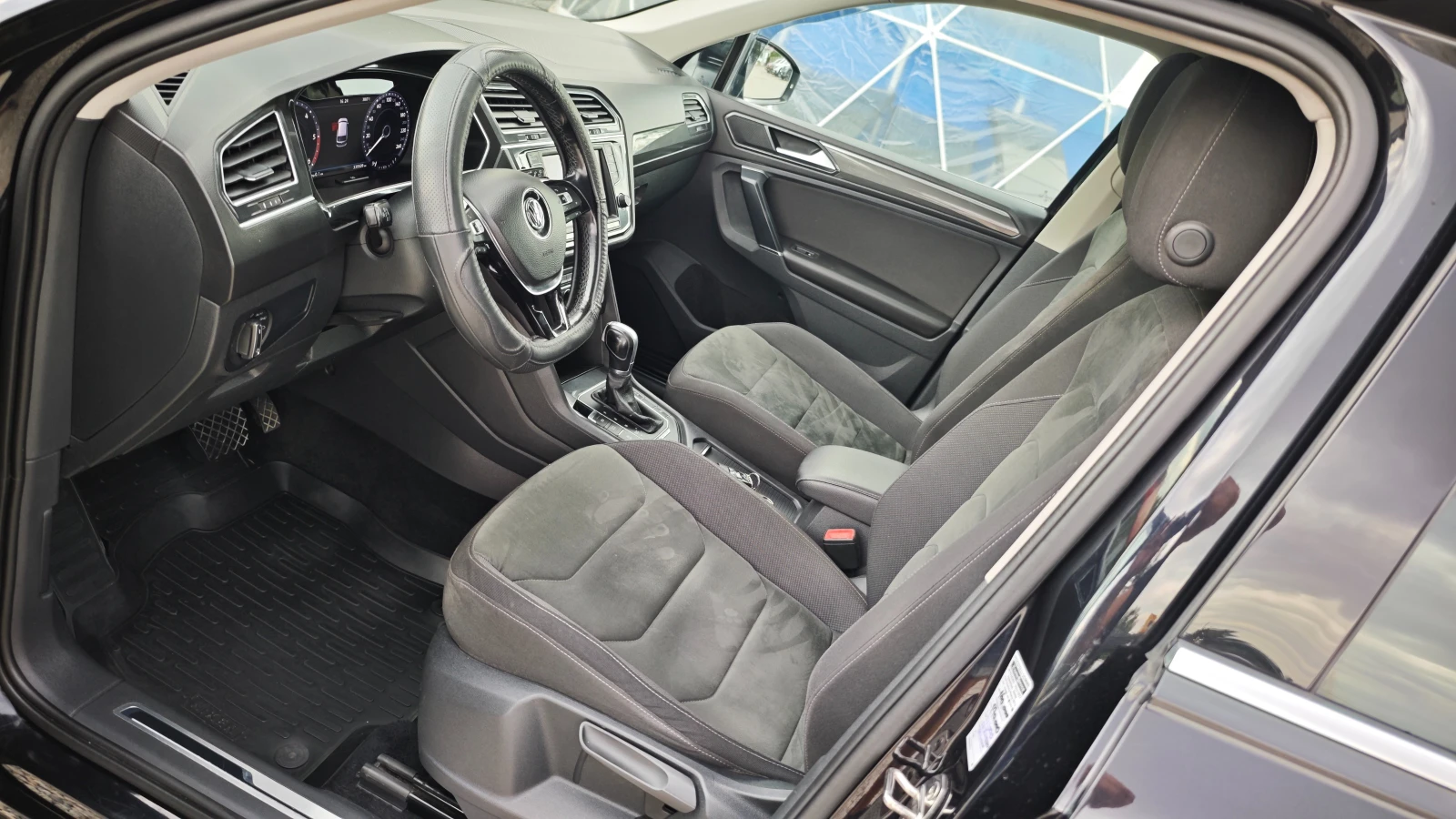 VW Tiguan ВСИЧКО ПЛАТЕНО/НАПЪЛНО ОБСЛУЖЕН/ДИГИТАЛЕН/EXECUTIV, снимка 13 - Автомобили и джипове - 55795665