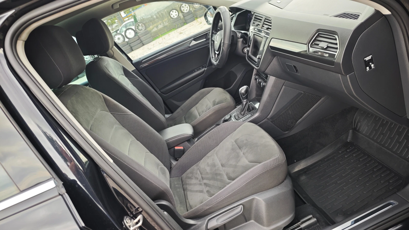 VW Tiguan ВСИЧКО ПЛАТЕНО/НАПЪЛНО ОБСЛУЖЕН/ДИГИТАЛЕН/EXECUTIV, снимка 11 - Автомобили и джипове - 55795665