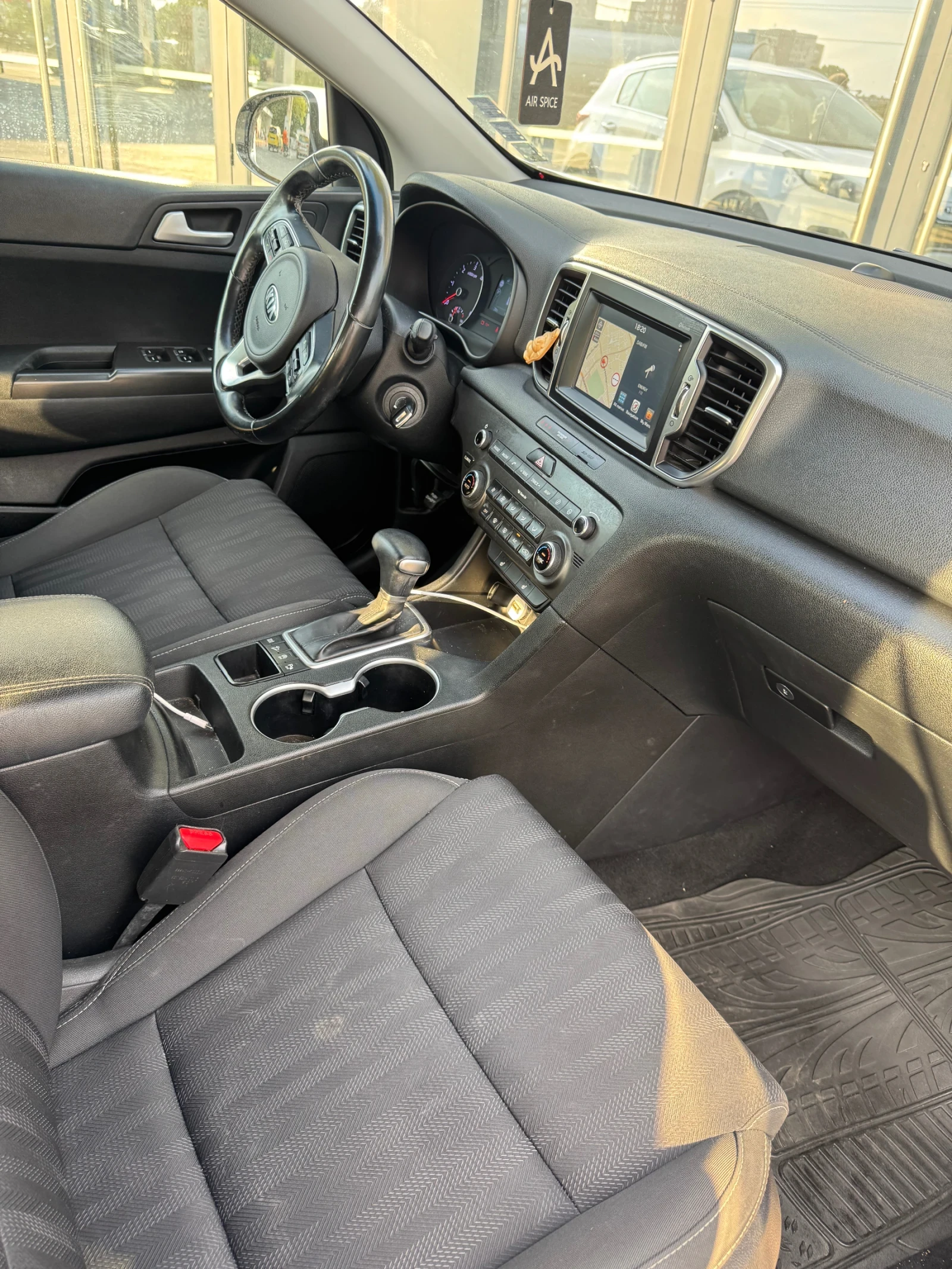 Kia Sportage, снимка 6 - Автомобили и джипове - 55899679