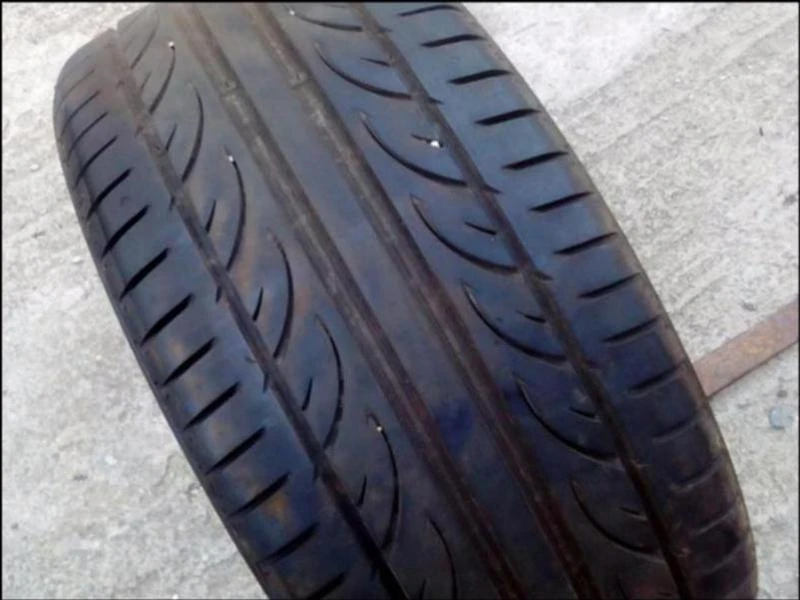 Гуми Летни 215/40R17, снимка 2 - Гуми и джанти - 18699798