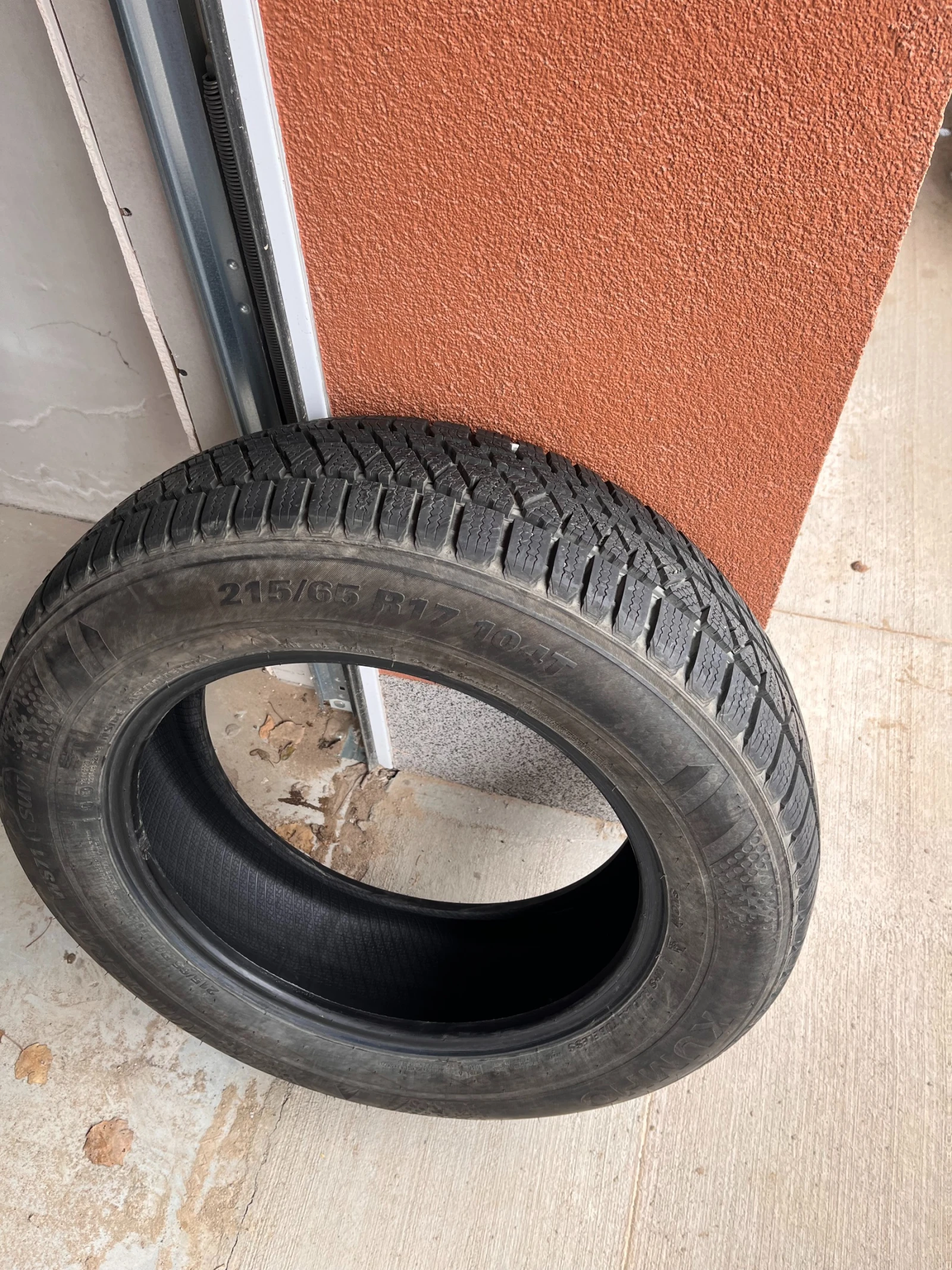 Гуми Зимни 215/65R17