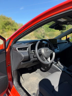 Toyota Corolla Hatchback SE , снимка 6