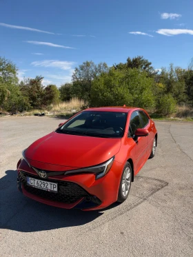 Toyota Corolla Hatchback SE , снимка 2